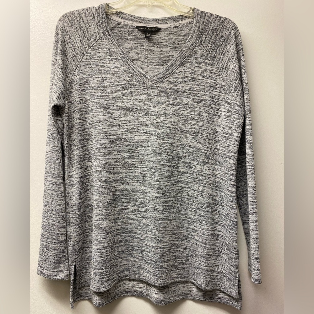 Banana Republic Women’s Gray V-Neck Long Sleeve Super Soft Top Like New Sz Small